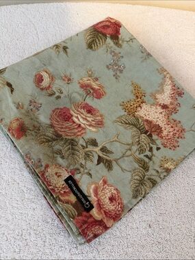 GRNAPPLETREE - Mint Background with Rose Print Handkerchief